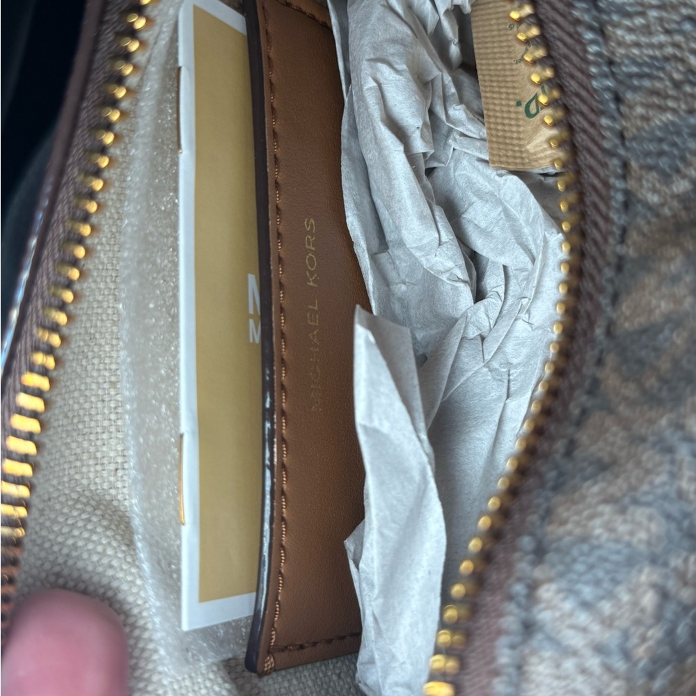 Michael kors Dakota Crossbody - Picture 5 of 10